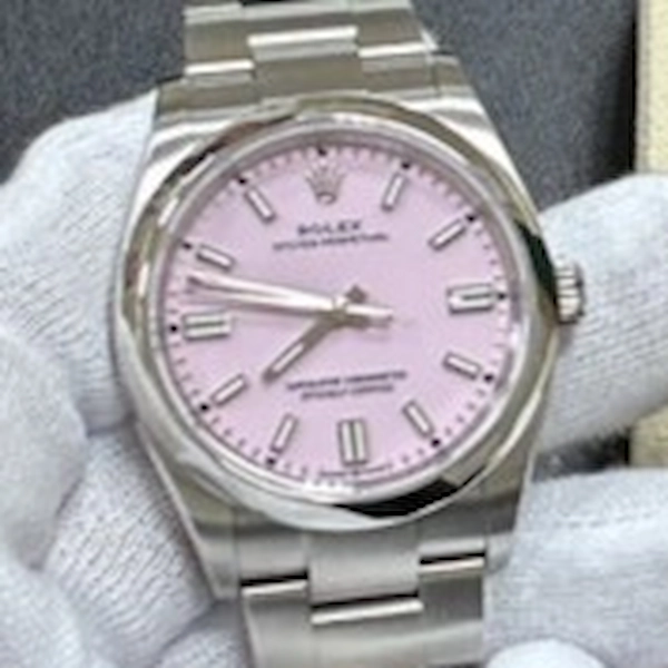 ロレックス　オイスターパーペチュアル　126000