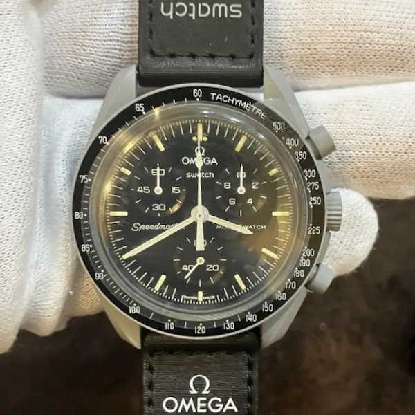 オメガ×スウォッチ　スピードマスター　MISSION TO THE MOON loading=